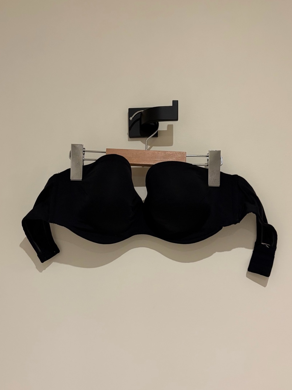 Convertible Strapless Molded Cup Bra in Black